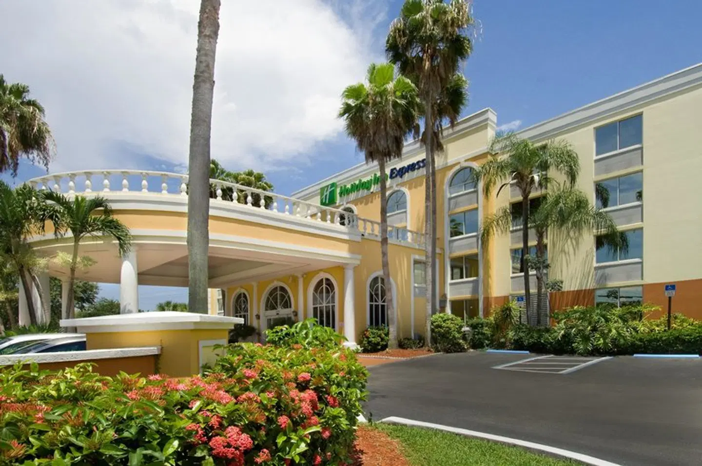 Holiday Inn Express Miami Airport Doral Area by IHG EXTERIOR