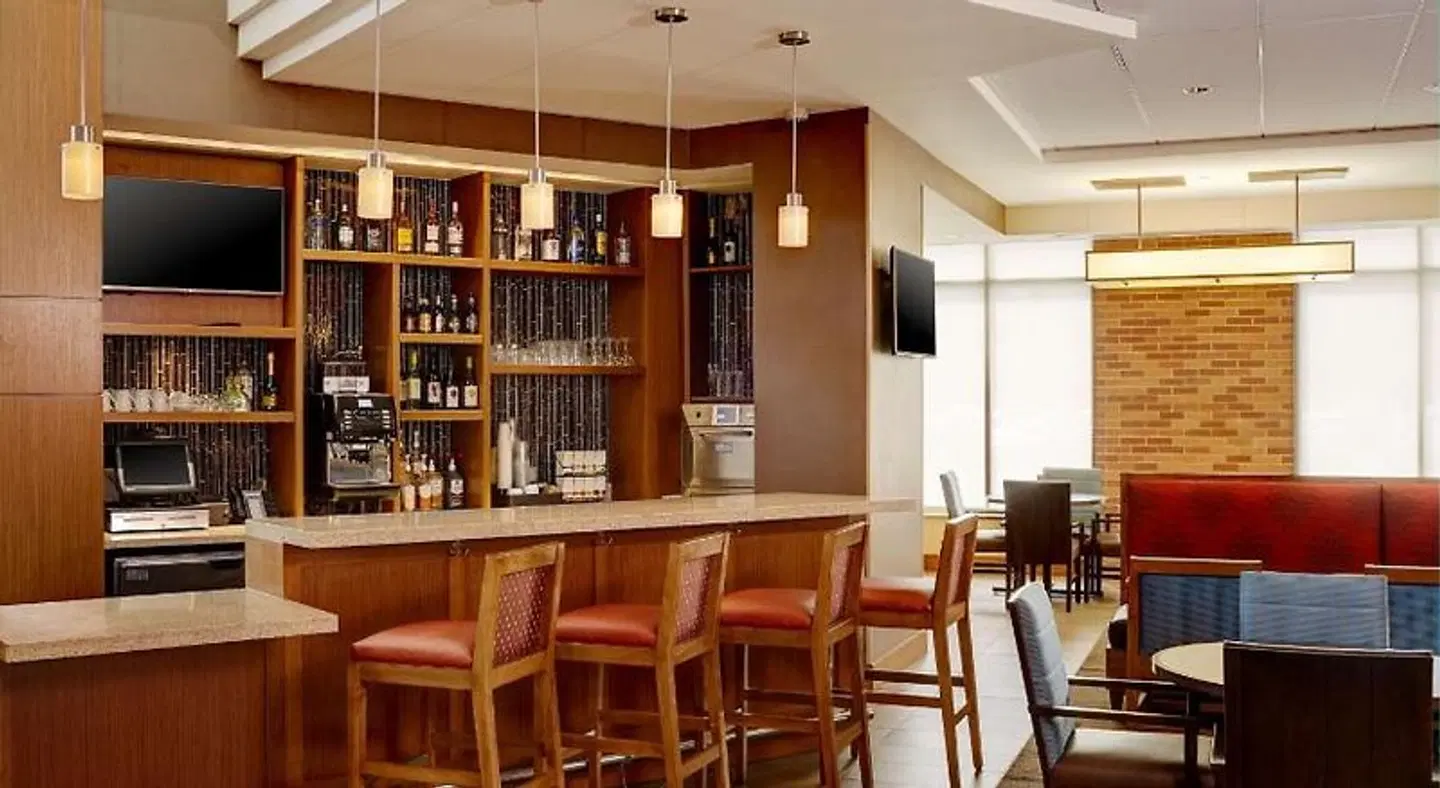 Hyatt Place New York Yonkers Bar