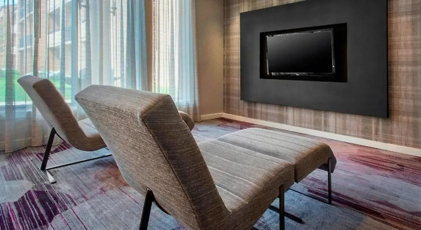 Courtyard by Marriott Newark Liberty International Airport ROOM_EXAMPLE