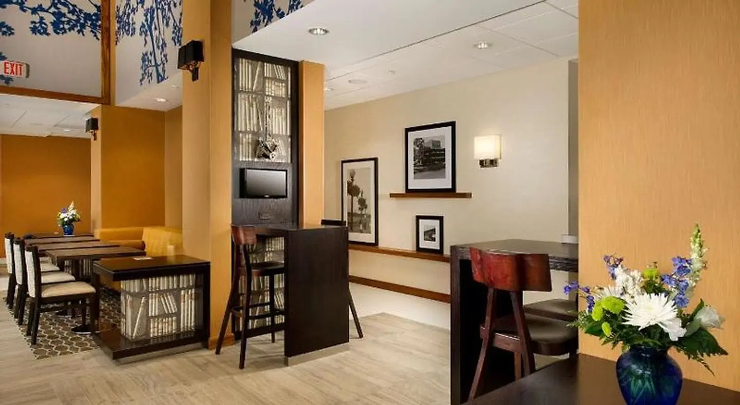 Hampton Inn & Suites Washington DC North/Gaithersburg ROOM_EXAMPLE