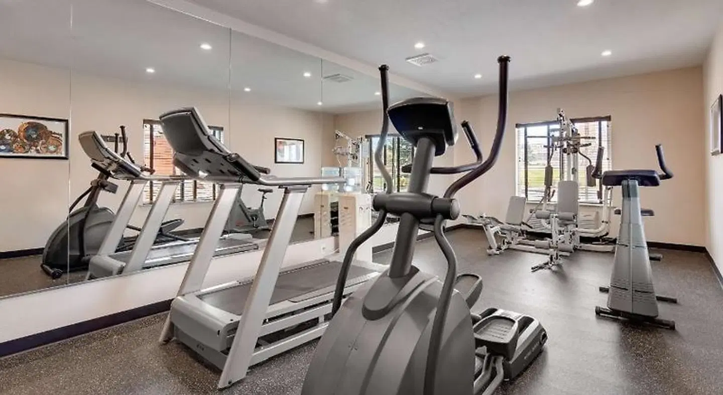Best Western Plus Gateway Inn & Suites - Aurora SPORTS_AND_LEISURE