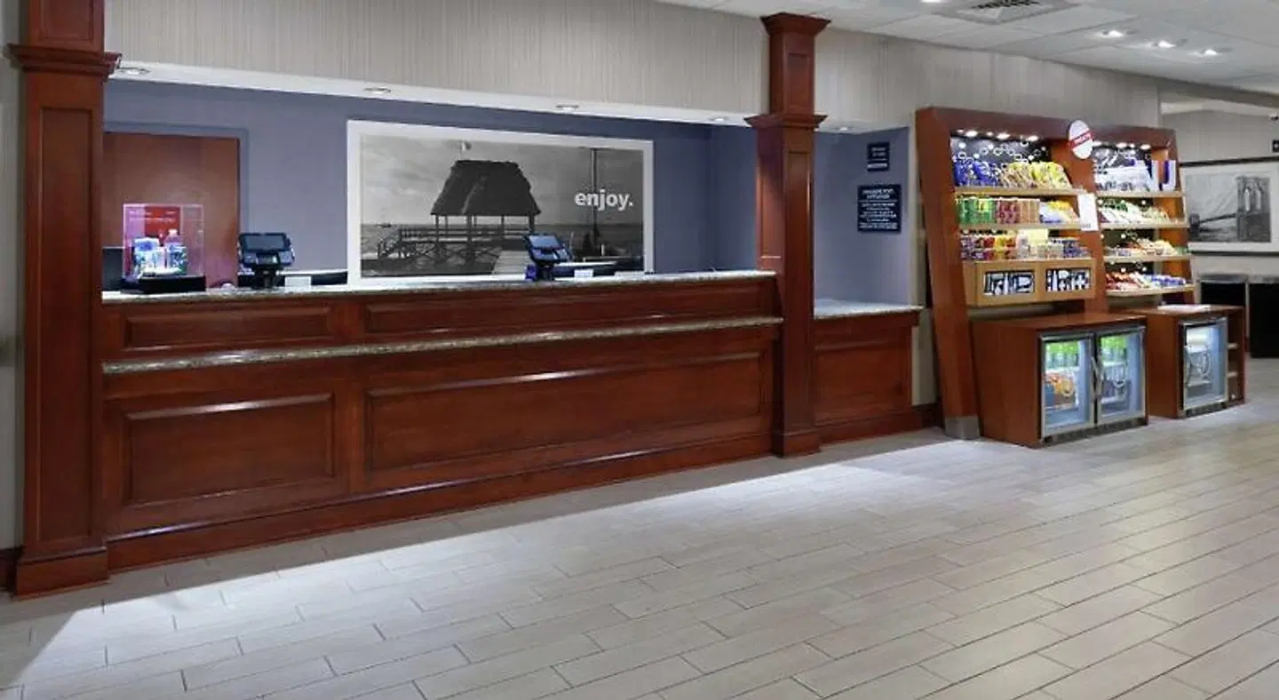 Hampton Inn Woodbridge LOUNGE_LOBBY
