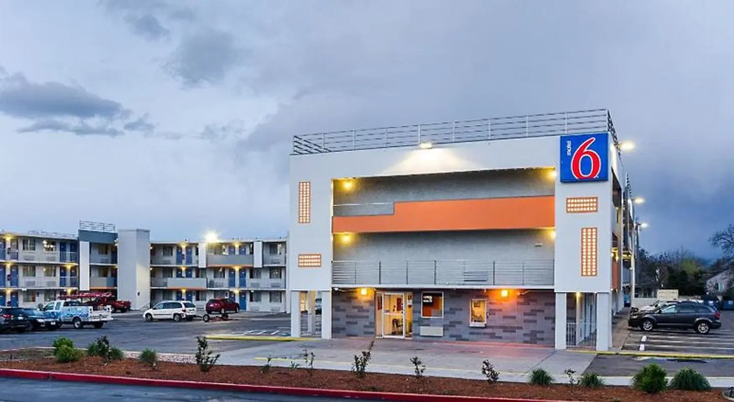 Motel 6 Denver, CO - Federal Boulevard EXTERIOR