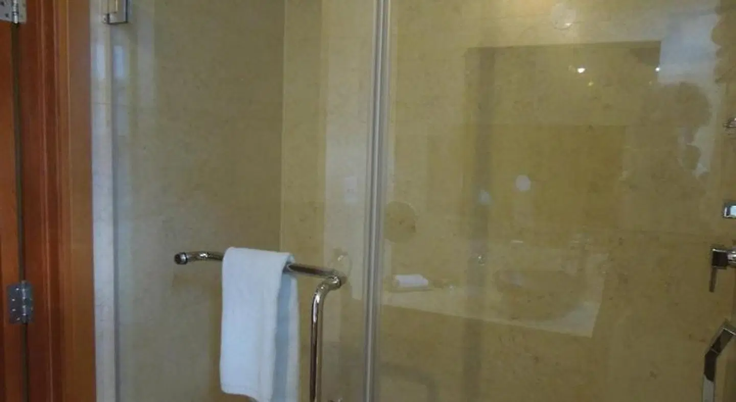 The Eldon Luxury Suites Badezimmer