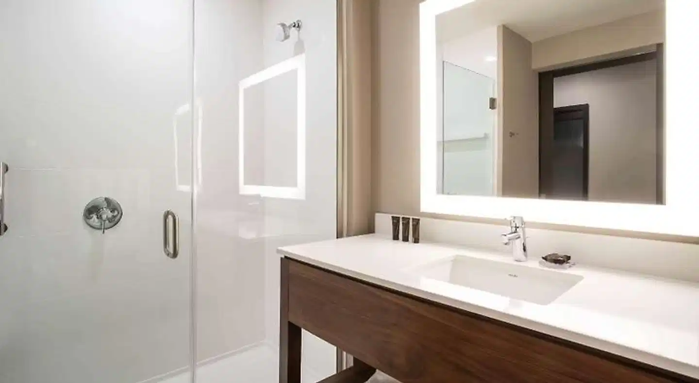 Wingate by Wyndham Denver Airport Badezimmer