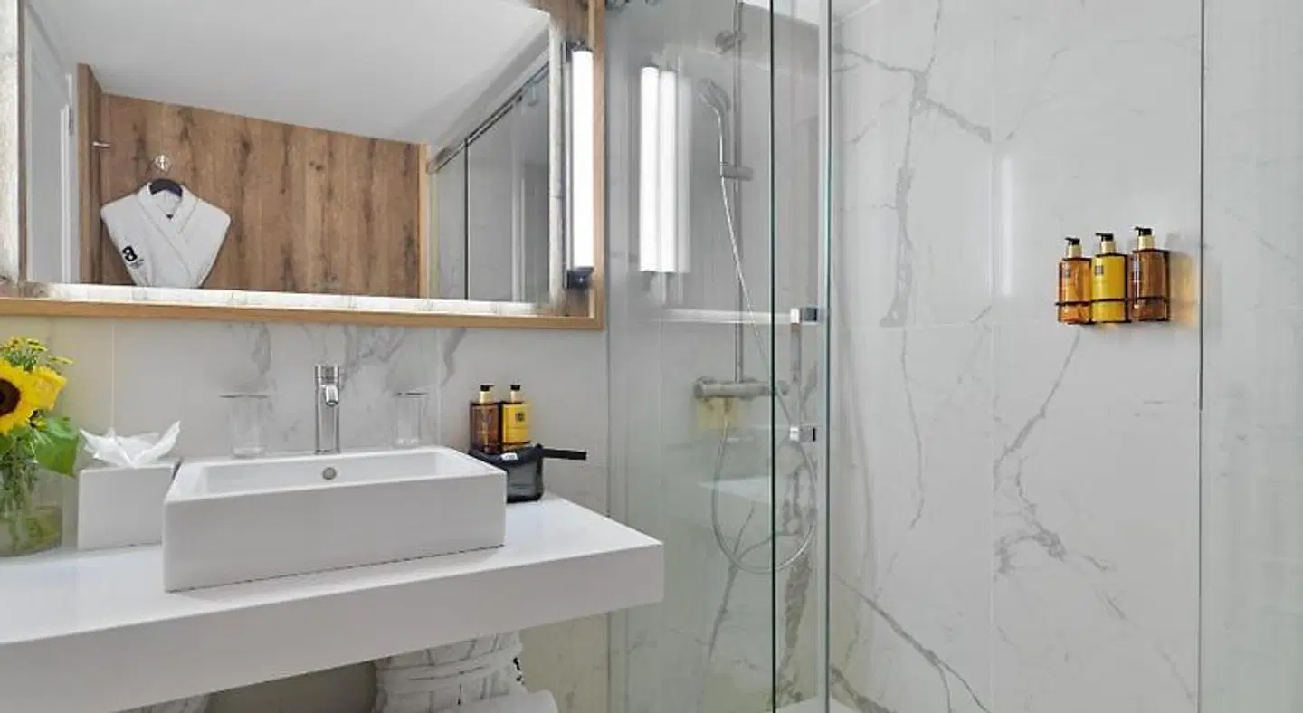 H10 Catalunya Plaza Badezimmer