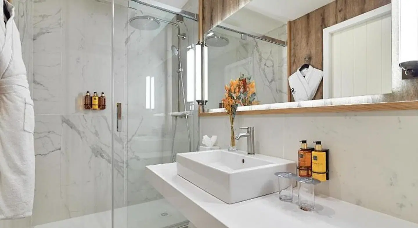 H10 Catalunya Plaza Badezimmer