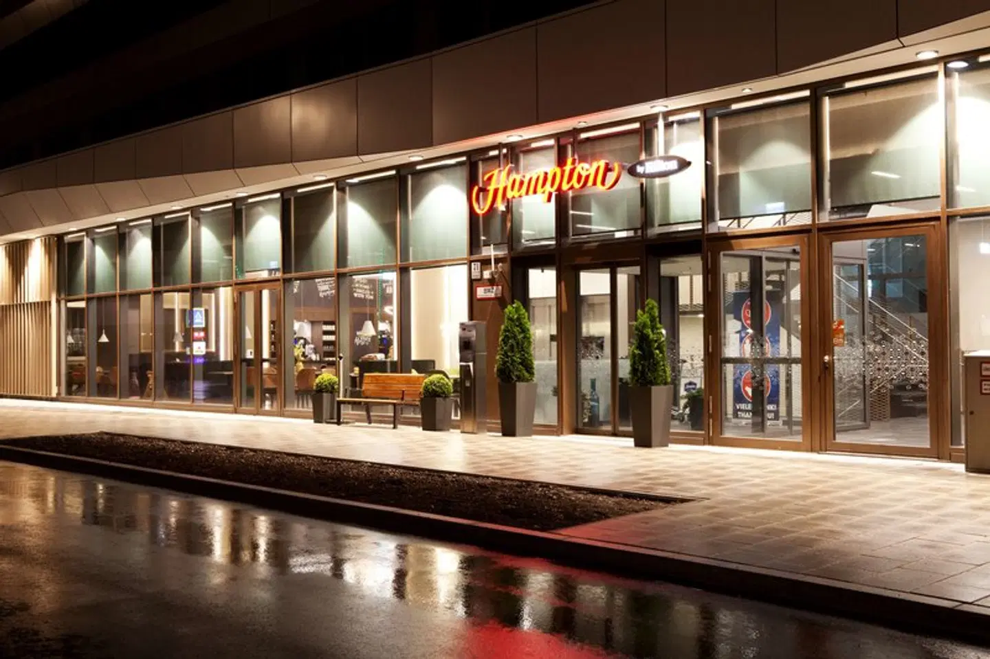 Hampton By Hilton Munich City Center East Bar