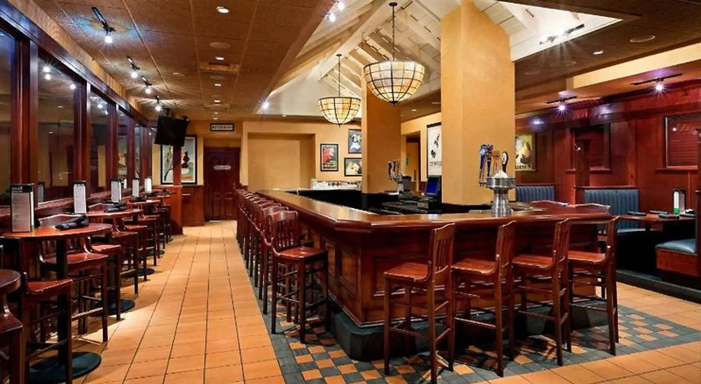 Hilton Springfield Bar