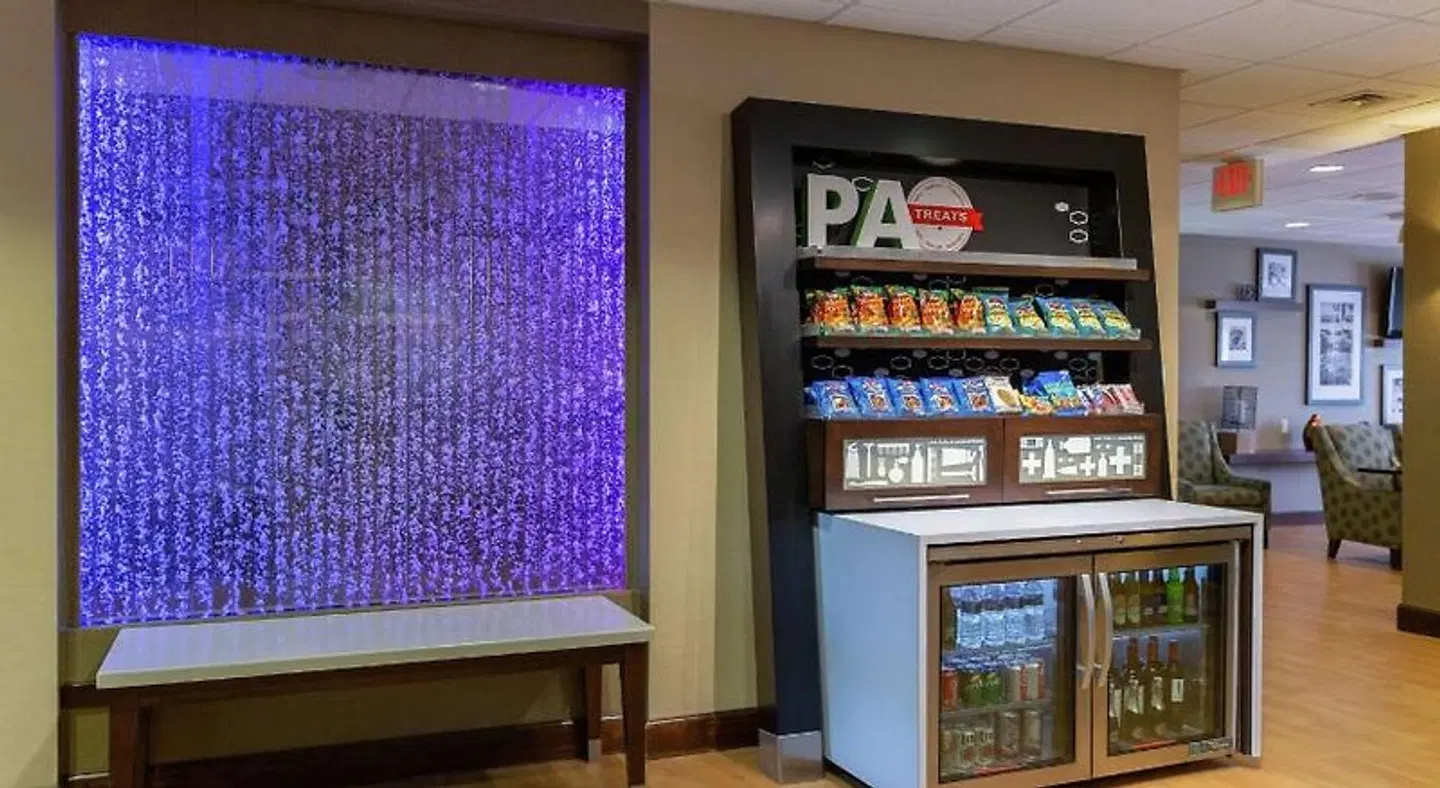 Hampton Inn Bedford LOUNGE_LOBBY