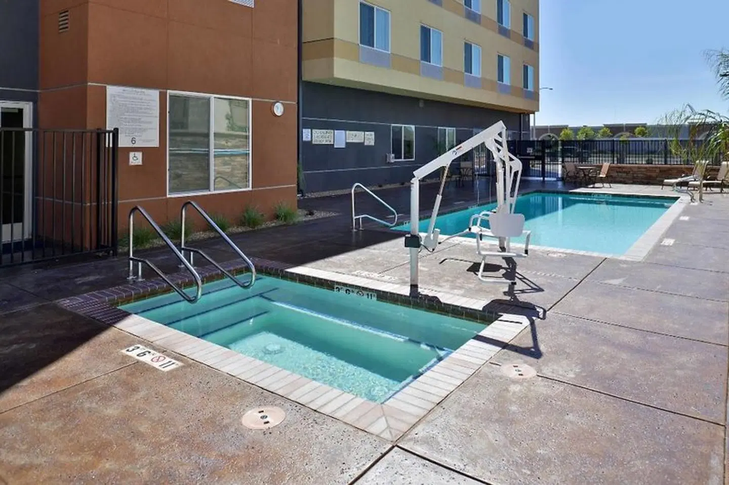 Fairfield by Marriott Inn & Suites Sacramento Airport Woodland OUTDOOR_POOL