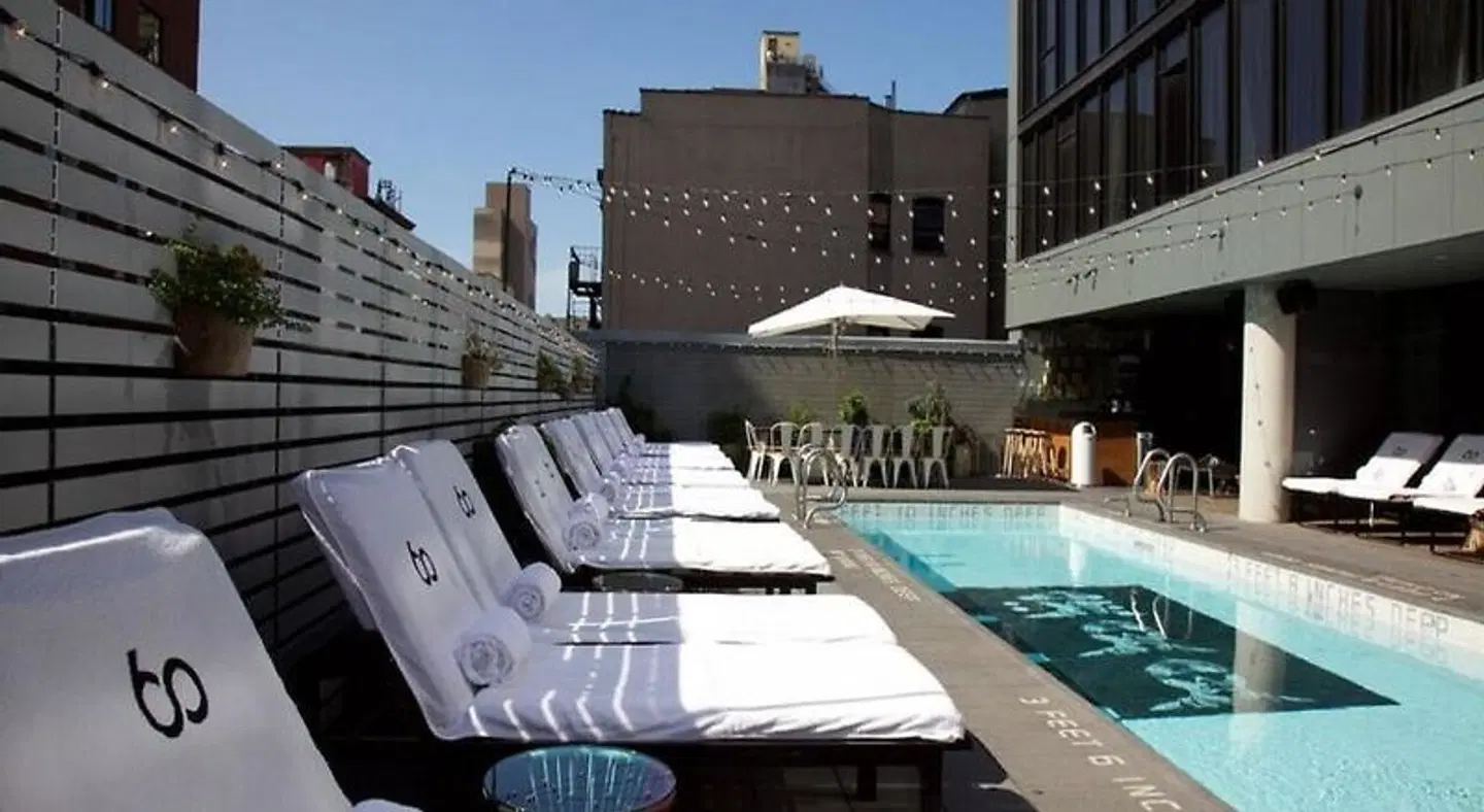 Sixty LES OUTDOOR_POOL