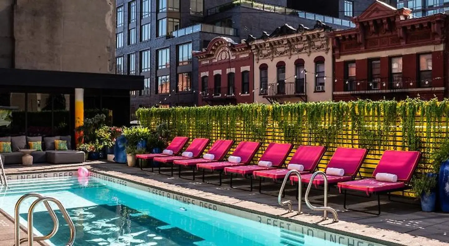 Sixty LES OUTDOOR_POOL