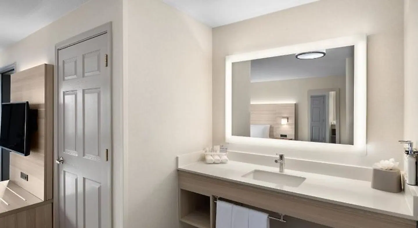 Holiday Inn Express Fort Bragg by IHG Badezimmer