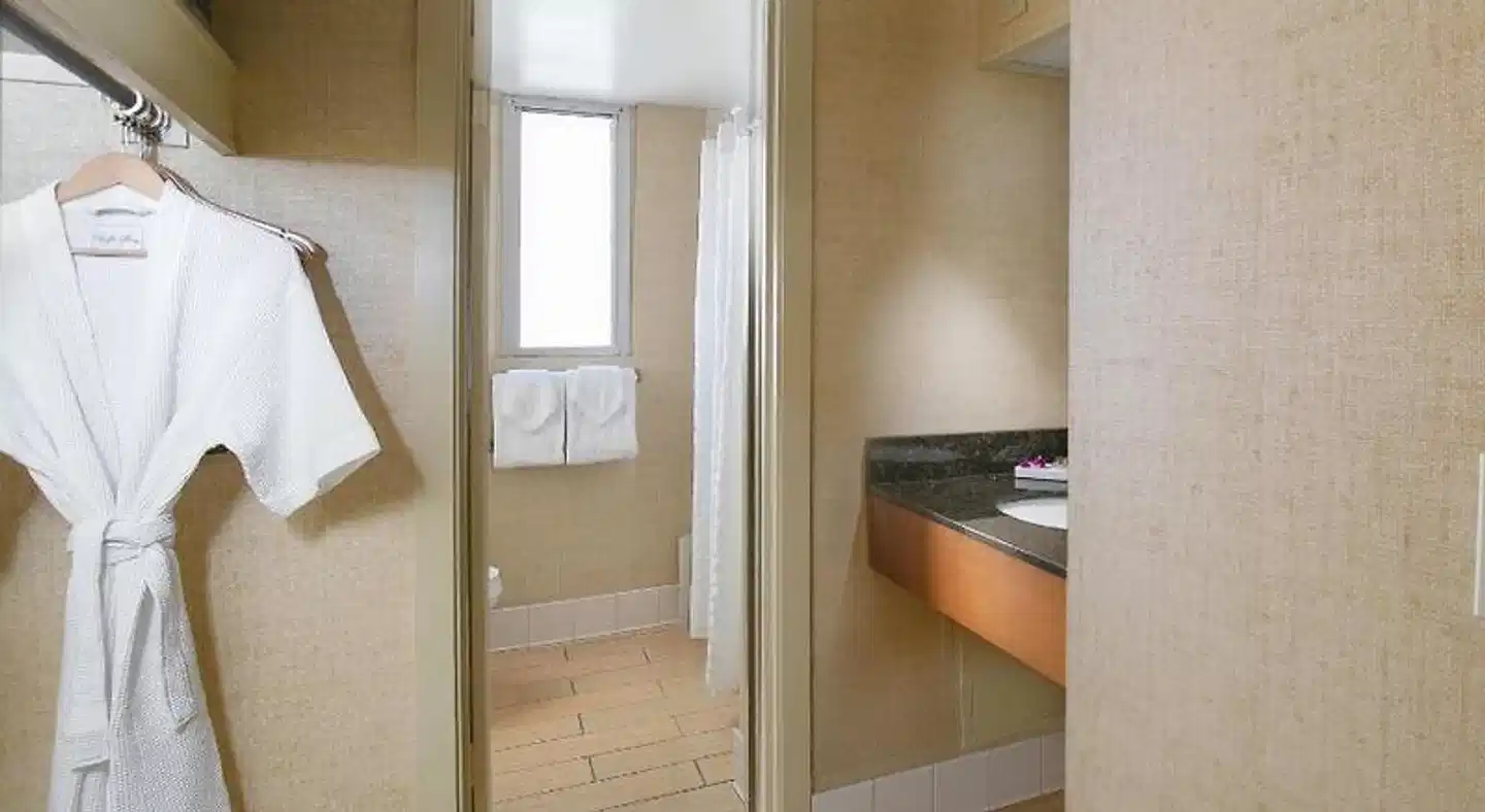 Waikiki Resort Hotel Badezimmer
