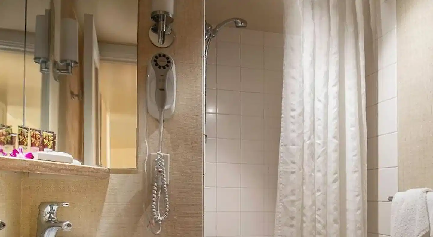 Waikiki Resort Hotel Badezimmer