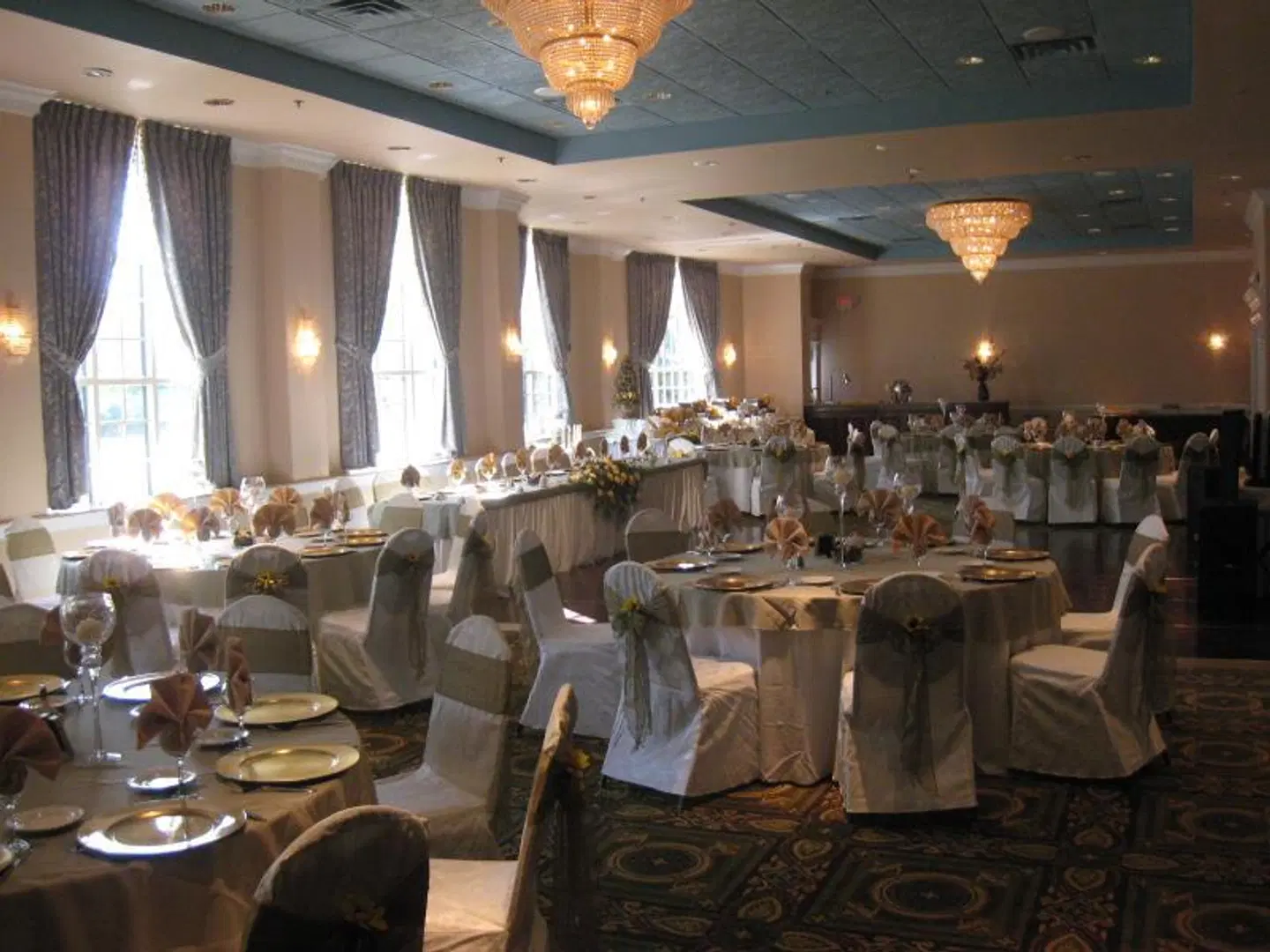 Meadowlands Plaza Hotel Restaurant