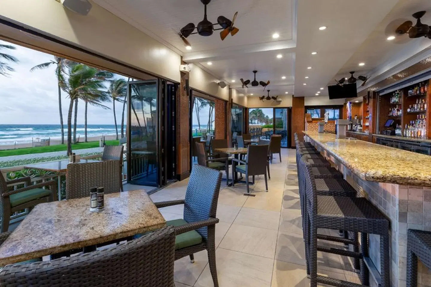 Wyndham Deerfield Beach Resort Bar
