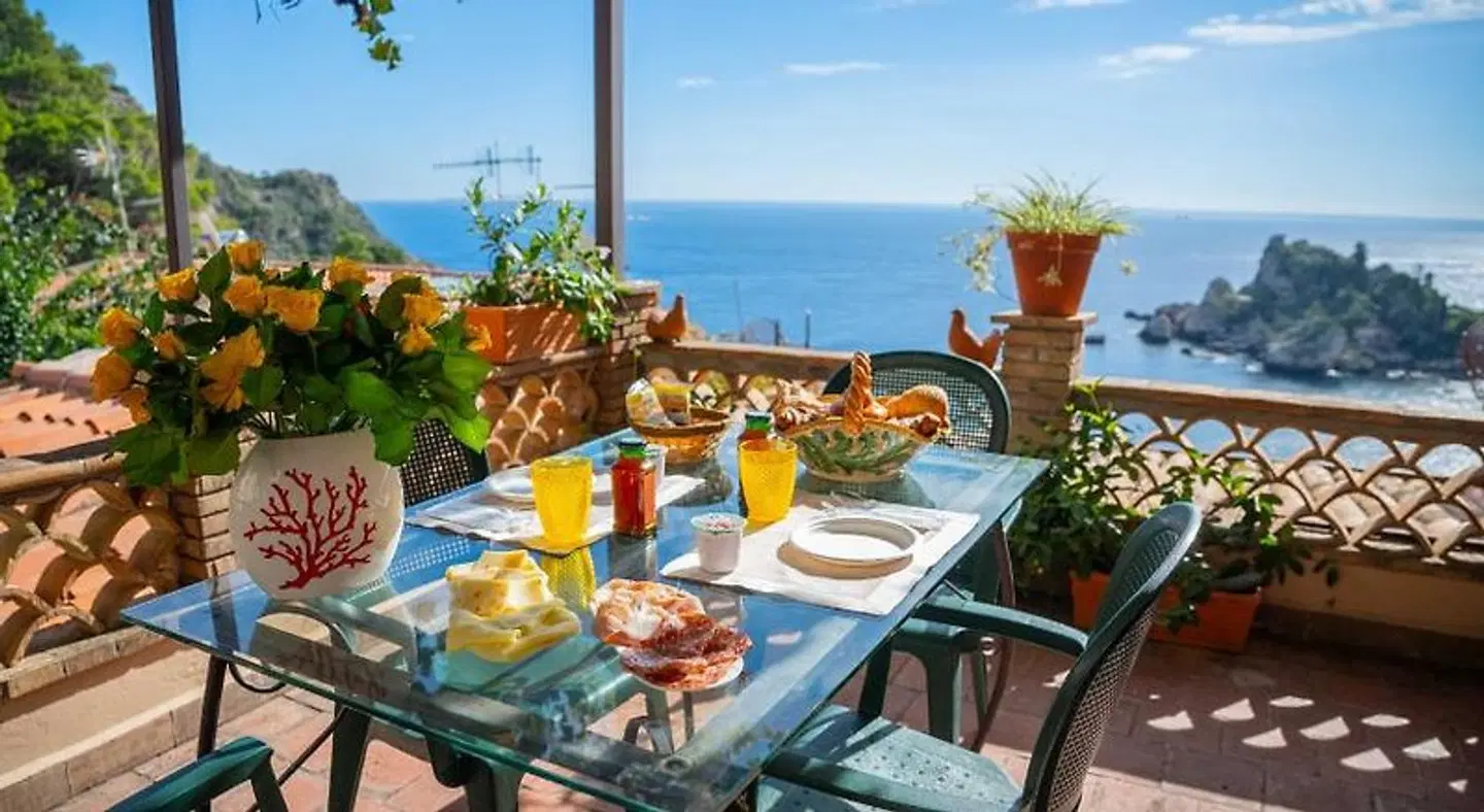 Mendolia Beach Hotel Terrasse