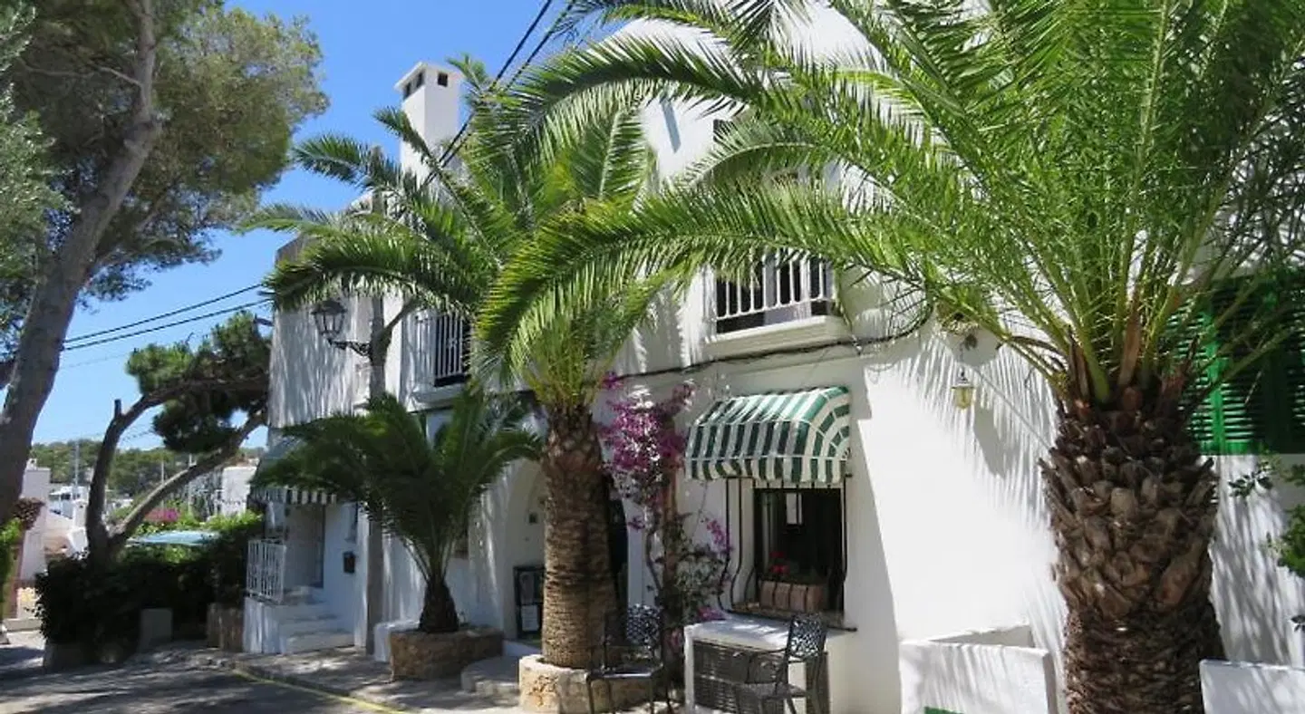 Fowlers Hotel EXTERIOR