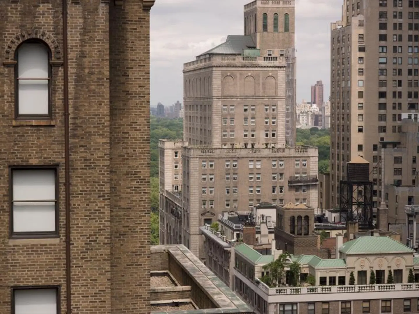 WestHouse Hotel New York EXTERIOR
