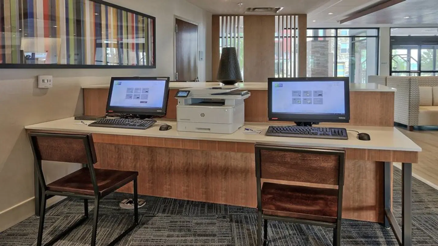 Holiday Inn Express & Suites Broomfield Bar