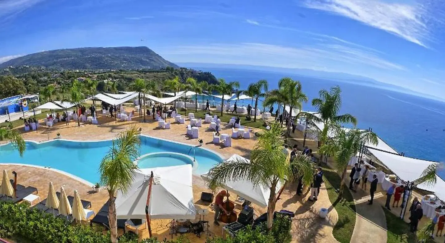 Blue Bay Resort EXTERIOR