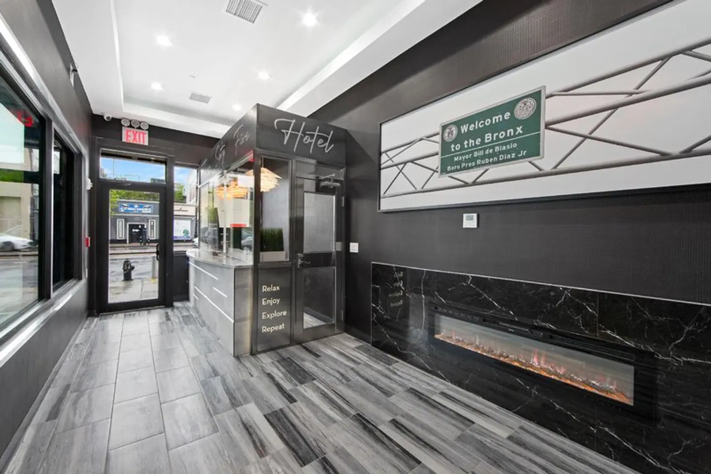 Hotel 365 Bronx LOUNGE_LOBBY