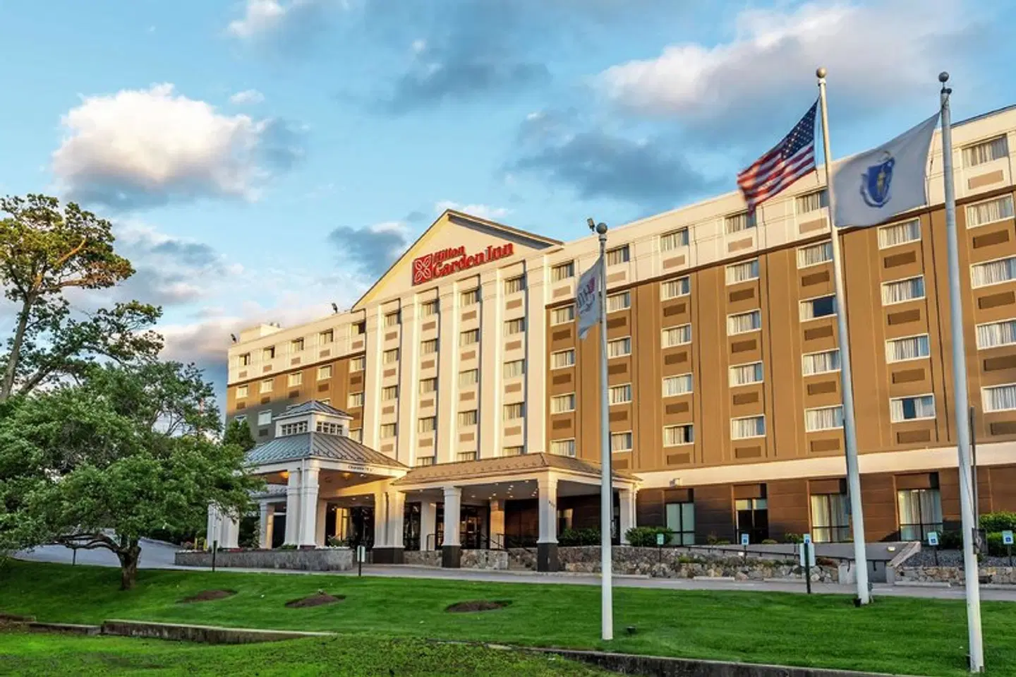 Hilton Garden Inn Boston/Waltham EXTERIOR