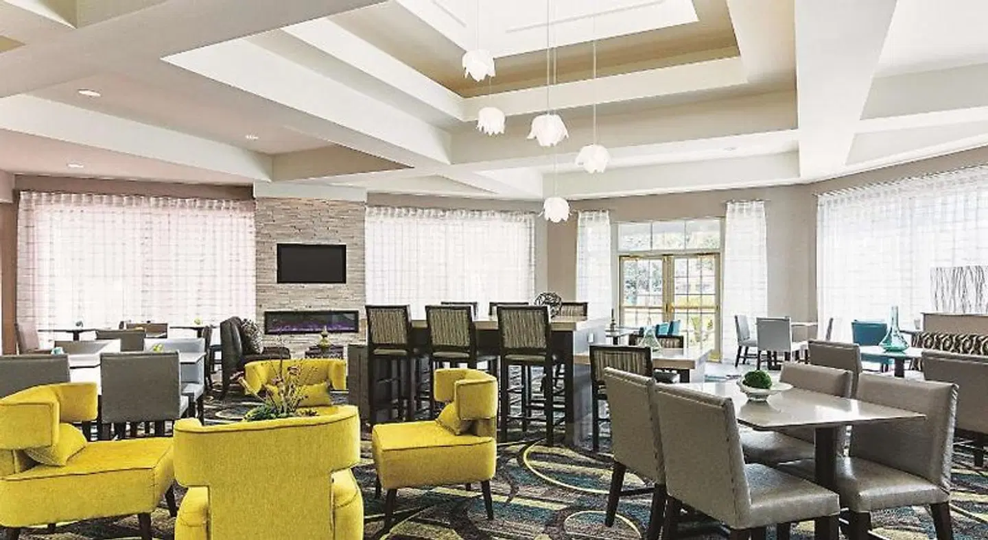 La Quinta Inn & Suites by Wyndham Orlando UCF Restaurant