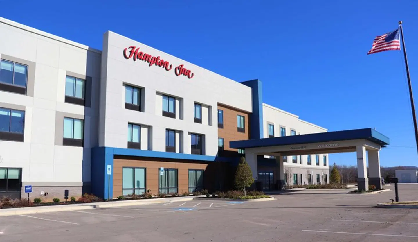 Hampton Inn McMinnville EXTERIOR