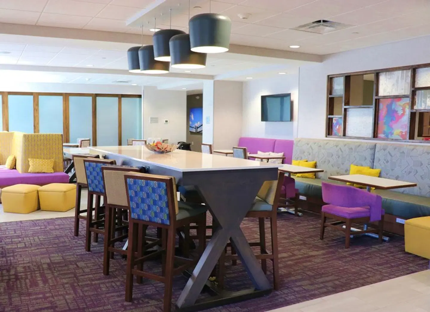 Hampton Inn McMinnville Bar