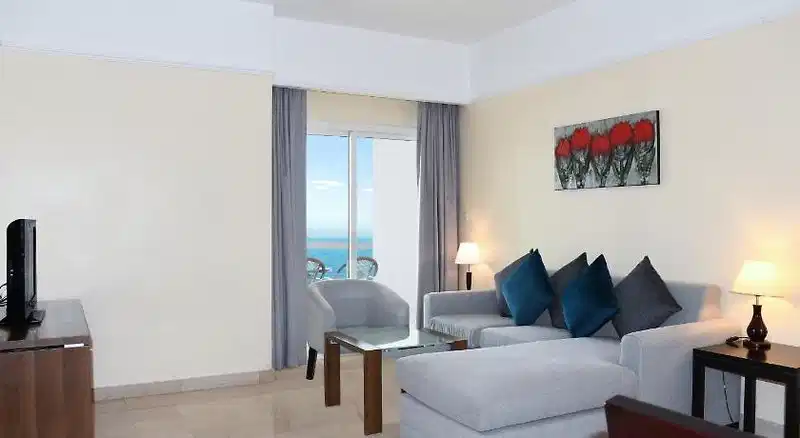 Ramada by Wyndham Beach Hotel Ajman – Hotelfoto
