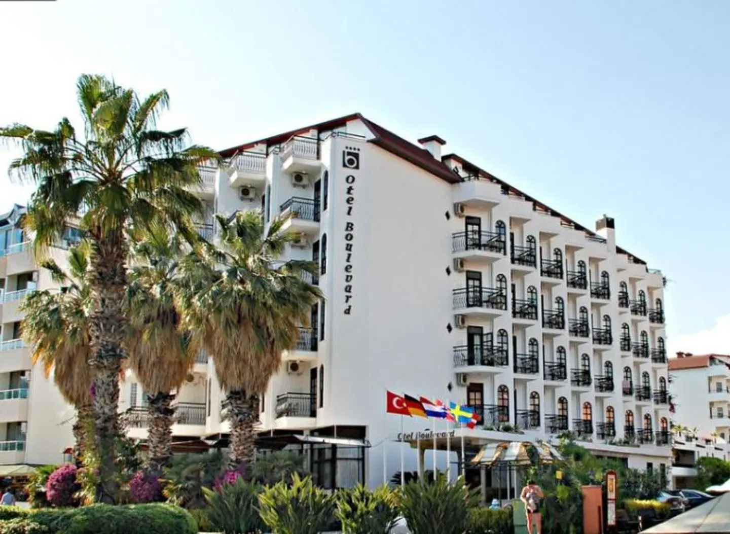 Boulevard EXTERIOR