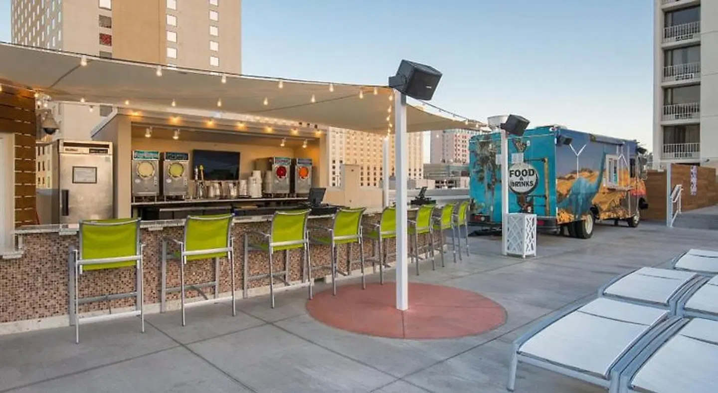 Plaza Hotel & Casino Bar