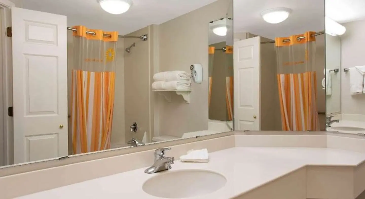 La Quinta Inn & Suites by Wyndham Denver Southwest Lakewood Badezimmer