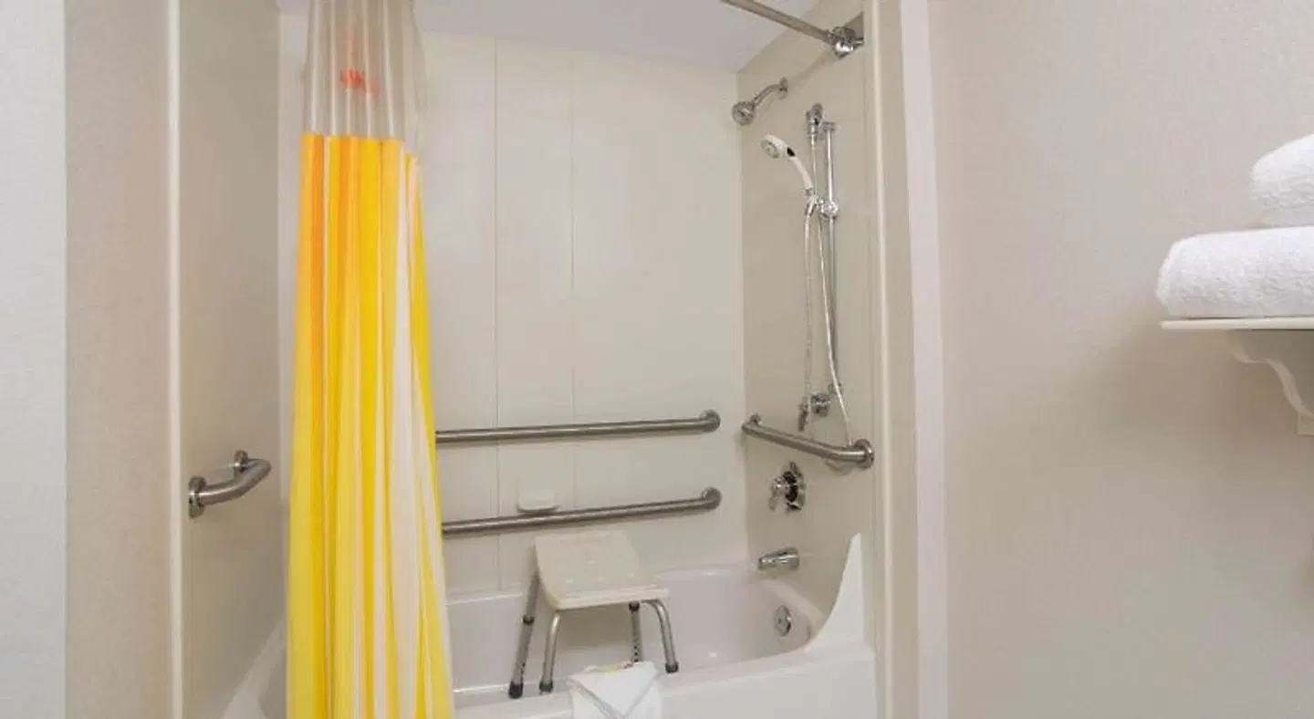 La Quinta Inn & Suites by Wyndham Denver Southwest Lakewood Badezimmer