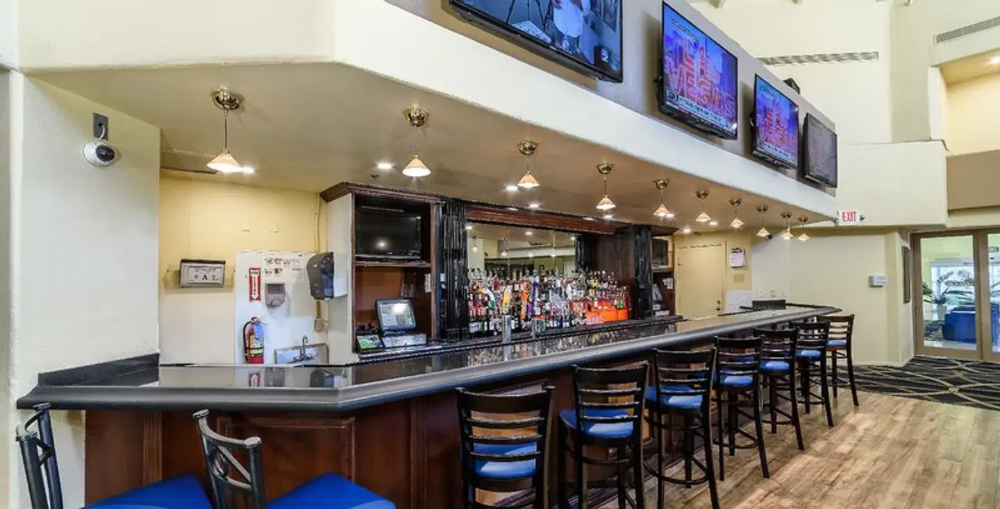 Alexis Park All Suite Resort Bar