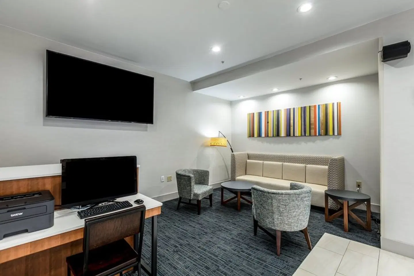 Holiday Inn Express & Suites Jersey City North - Hoboken by IHG LOUNGE_LOBBY