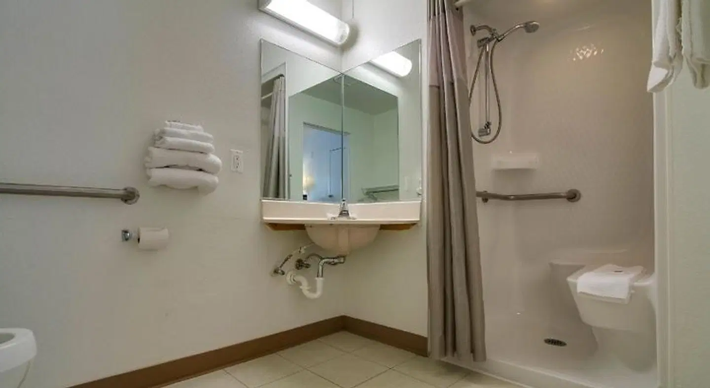 Motel 6 Kissimmee, FL - Orlando Badezimmer