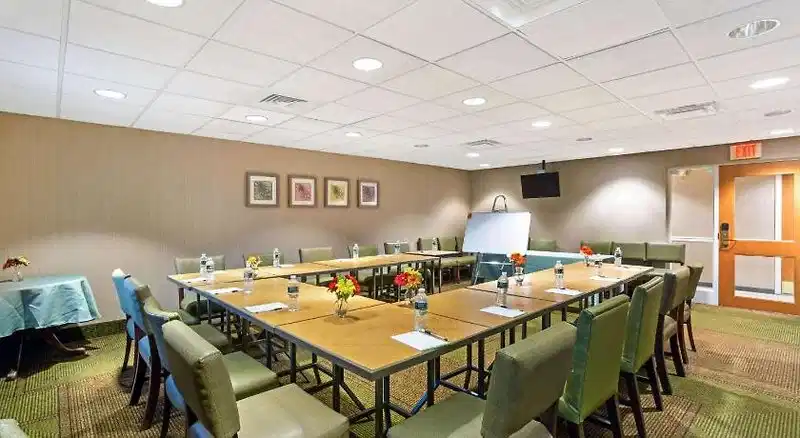 La Quinta Inn & Suites by Wyndham Boston Somerville – Hotelfoto