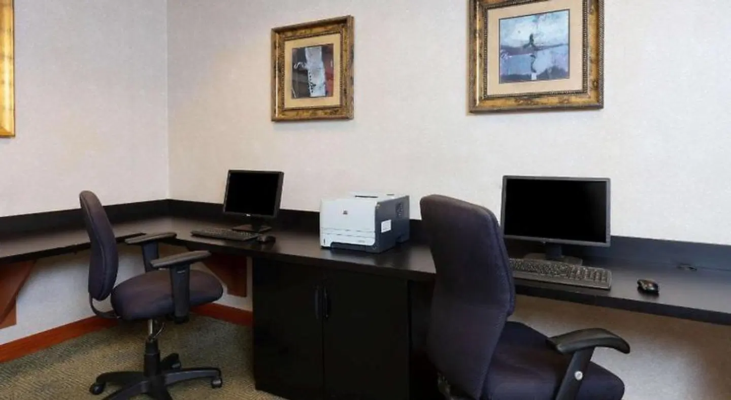 La Quinta Inn & Suites by Wyndham Garden City ROOM_EXAMPLE