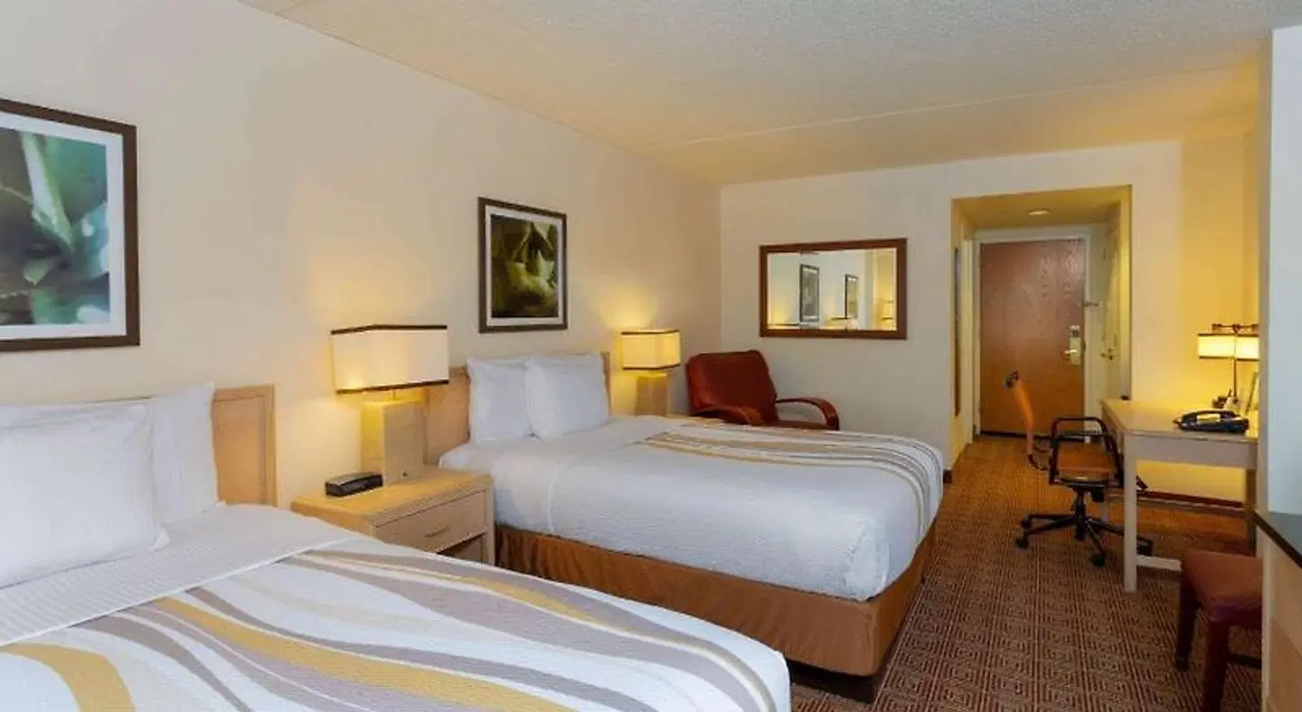 La Quinta Inn & Suites by Wyndham Garden City ROOM_EXAMPLE