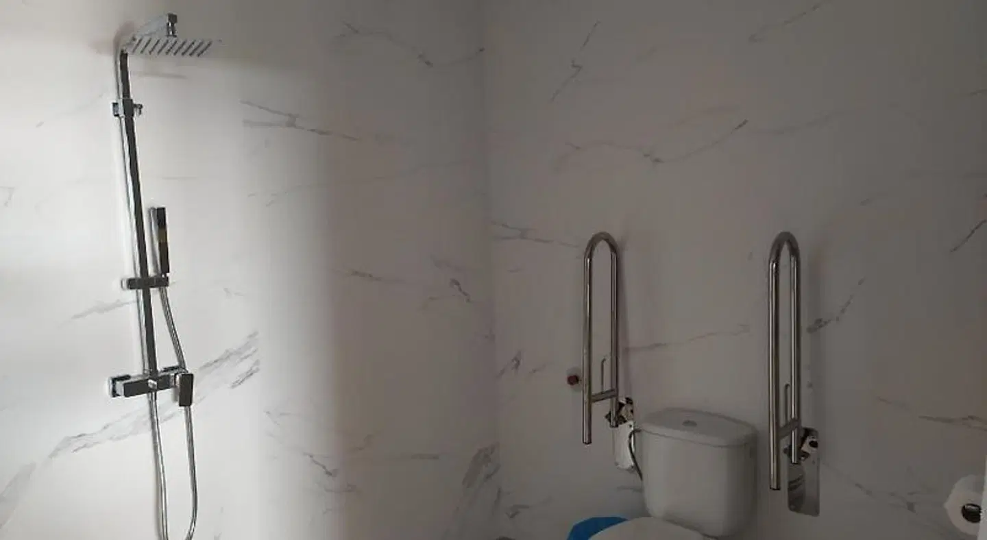 Carihuela Beach Apartments Badezimmer