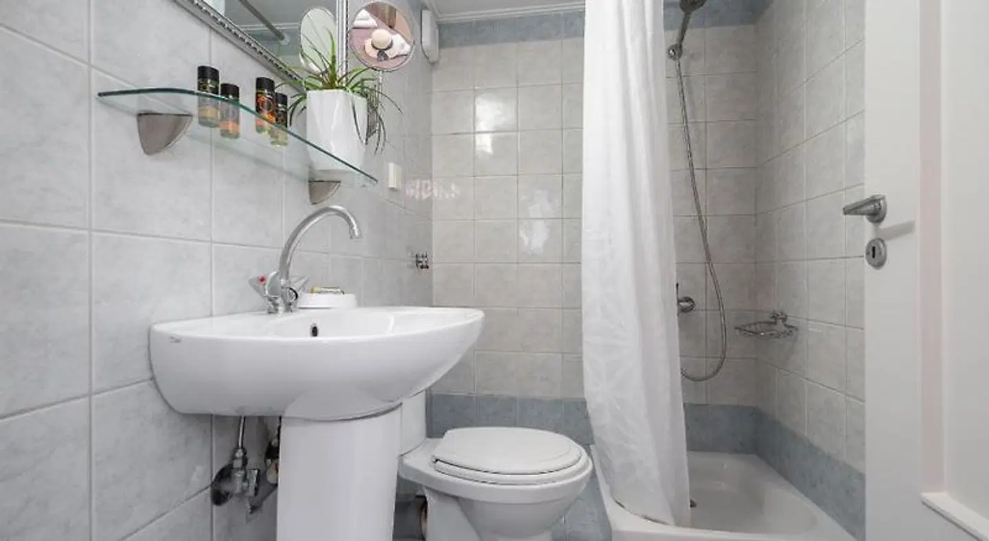 Geana Apartments Badezimmer