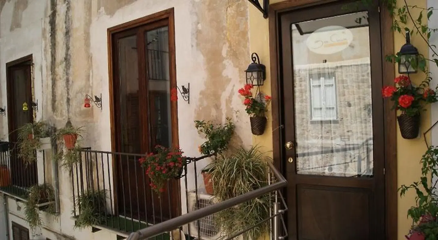 BeeClaire Guest House EXTERIOR