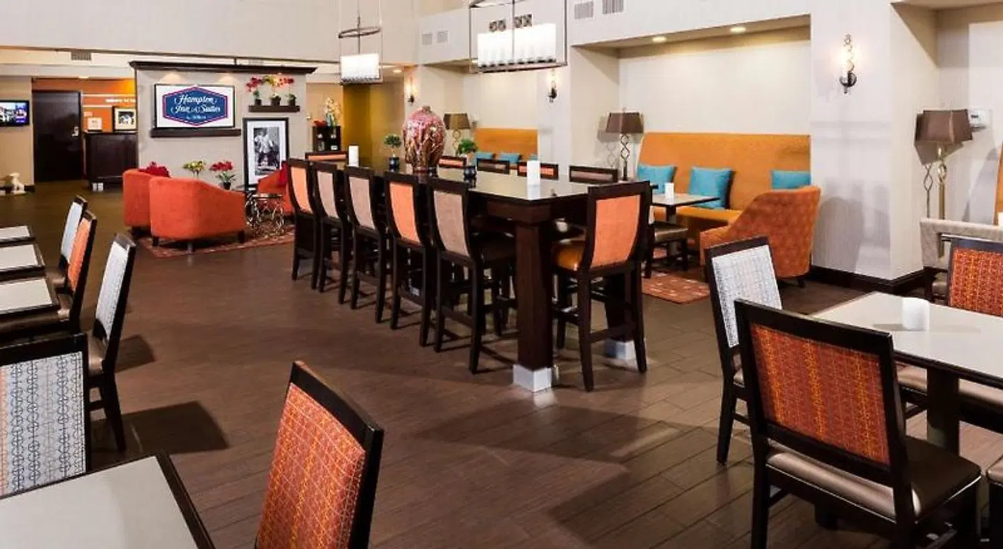 Hampton Inn & Suites Las Vegas South Bar