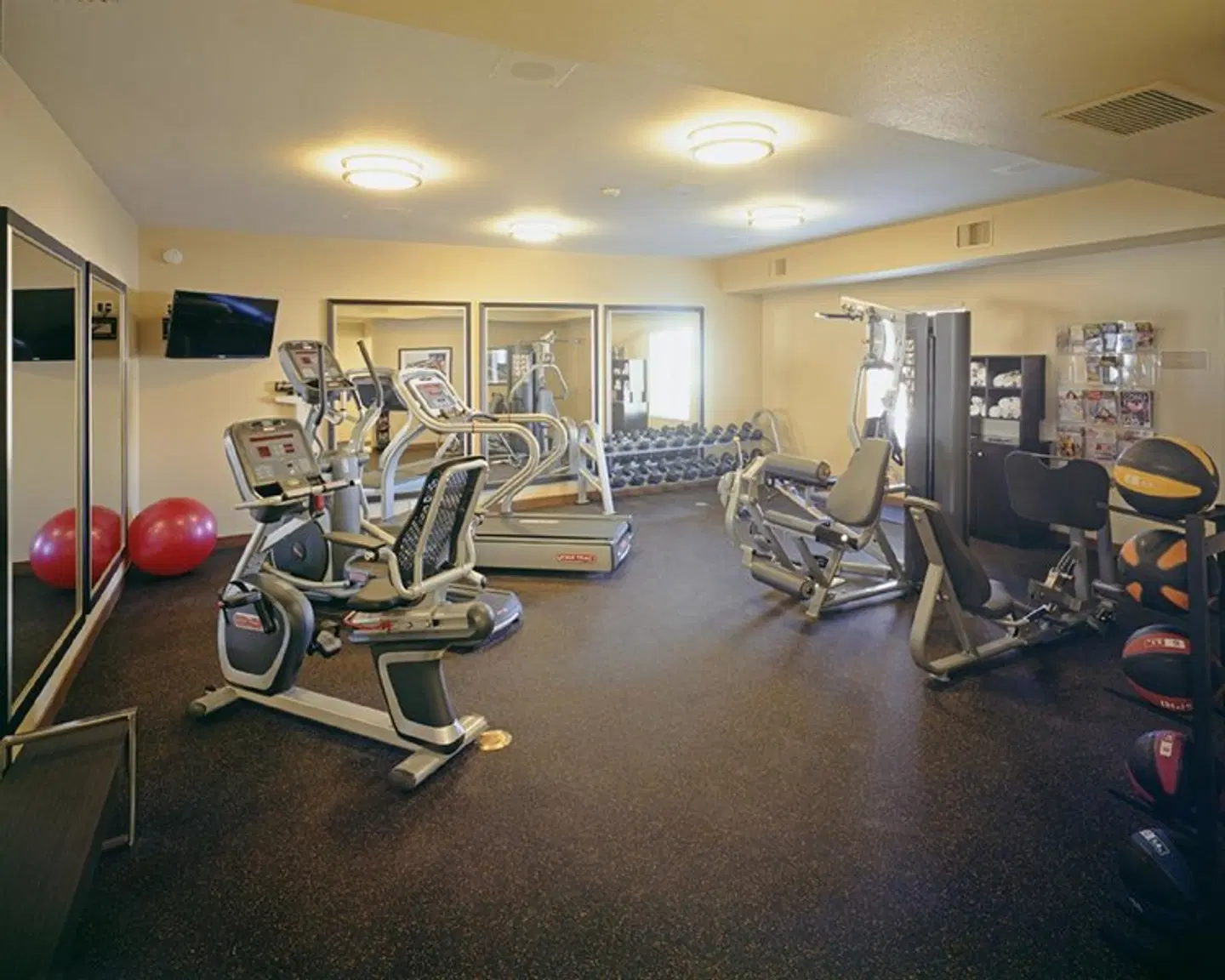 Candlewood Suites Fort Collins by IHG SPORTS_AND_LEISURE