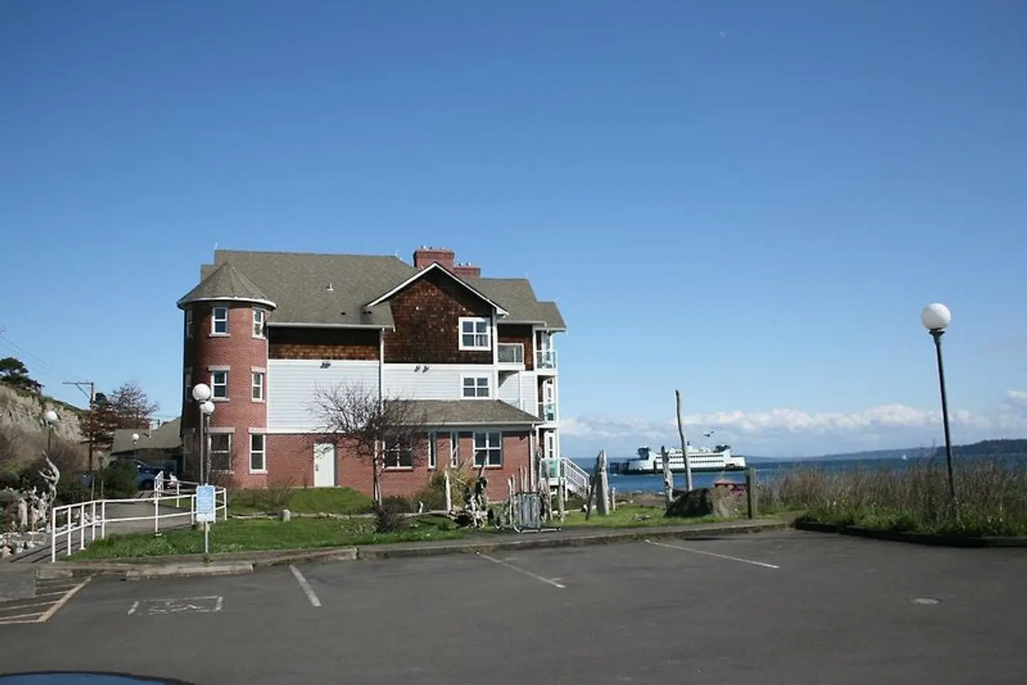 Tides Inn EXTERIOR