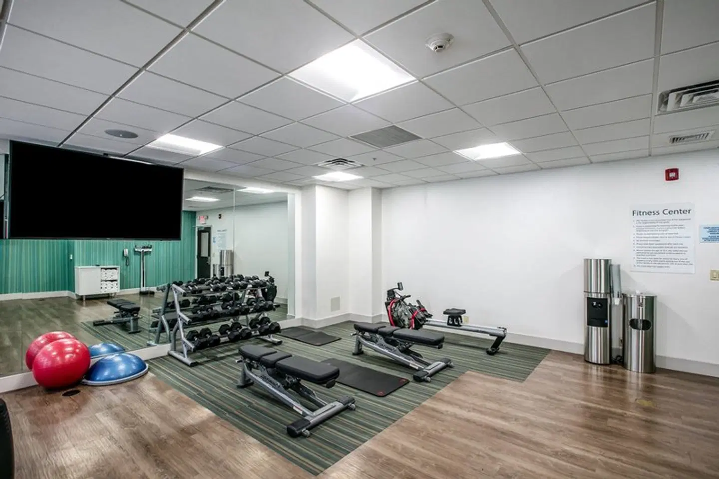 Holiday Inn Express & Suites Jersey City North - Hoboken by IHG SPORTS_AND_LEISURE